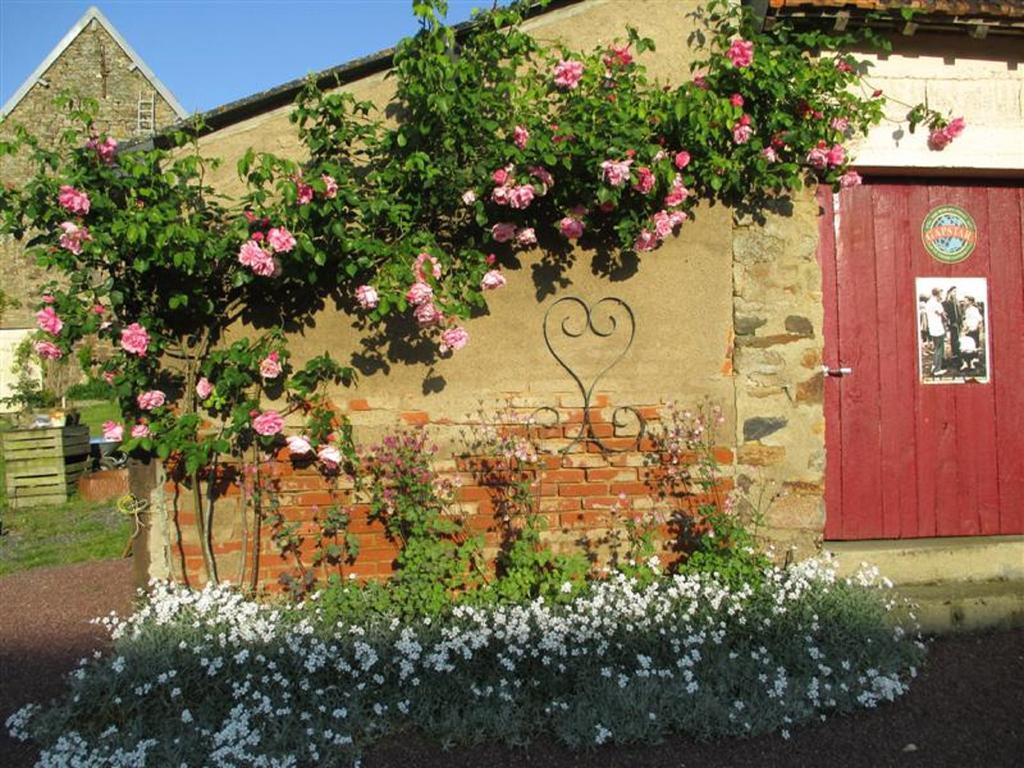 Bed and Breakfast Les Sources Poilley  Екстер'єр фото